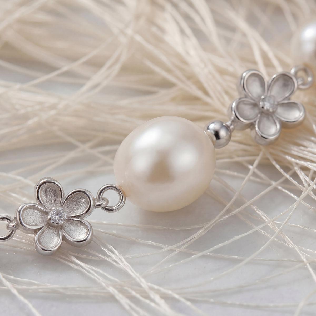 Floral Pearl Chain Bracelet